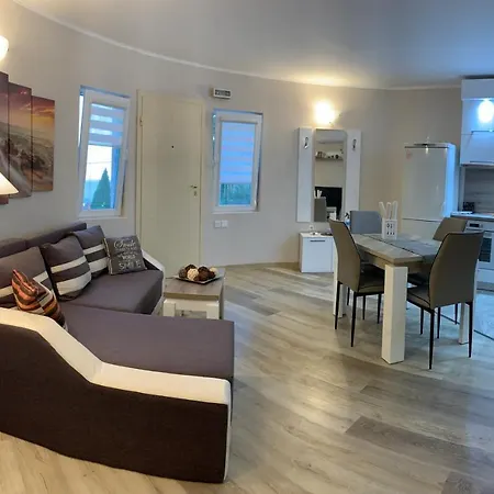 Sunray Guest House, With Lovely View Apartment *