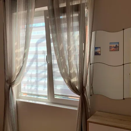 Sunray Guest House, With Lovely View * 바르나