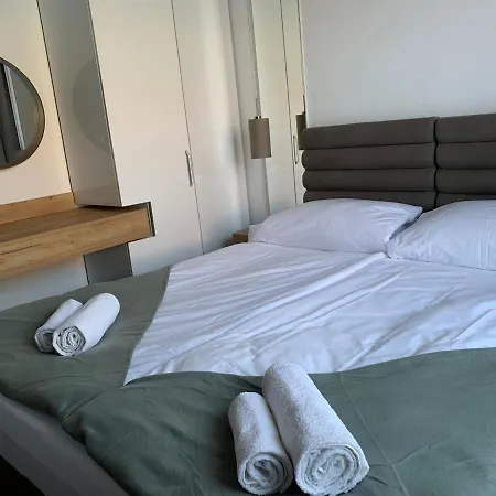 Sunray Guest House, With Lovely View 아파트