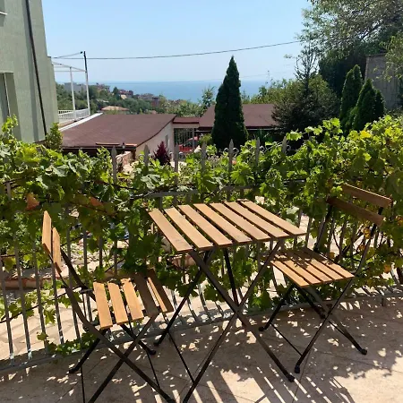 Sunray Guest House, With Lovely View 아파트