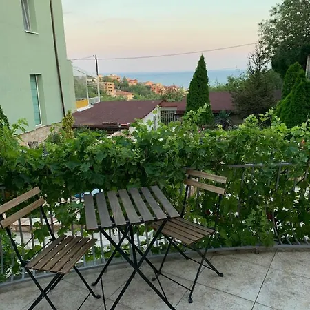 Sunray Guest House, With Lovely View * וארנה
